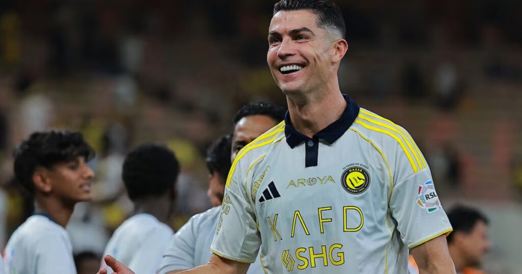 ফুটবলের প্রথম বিলিয়নিয়ার রোনালদো, মেসি কোথায়?